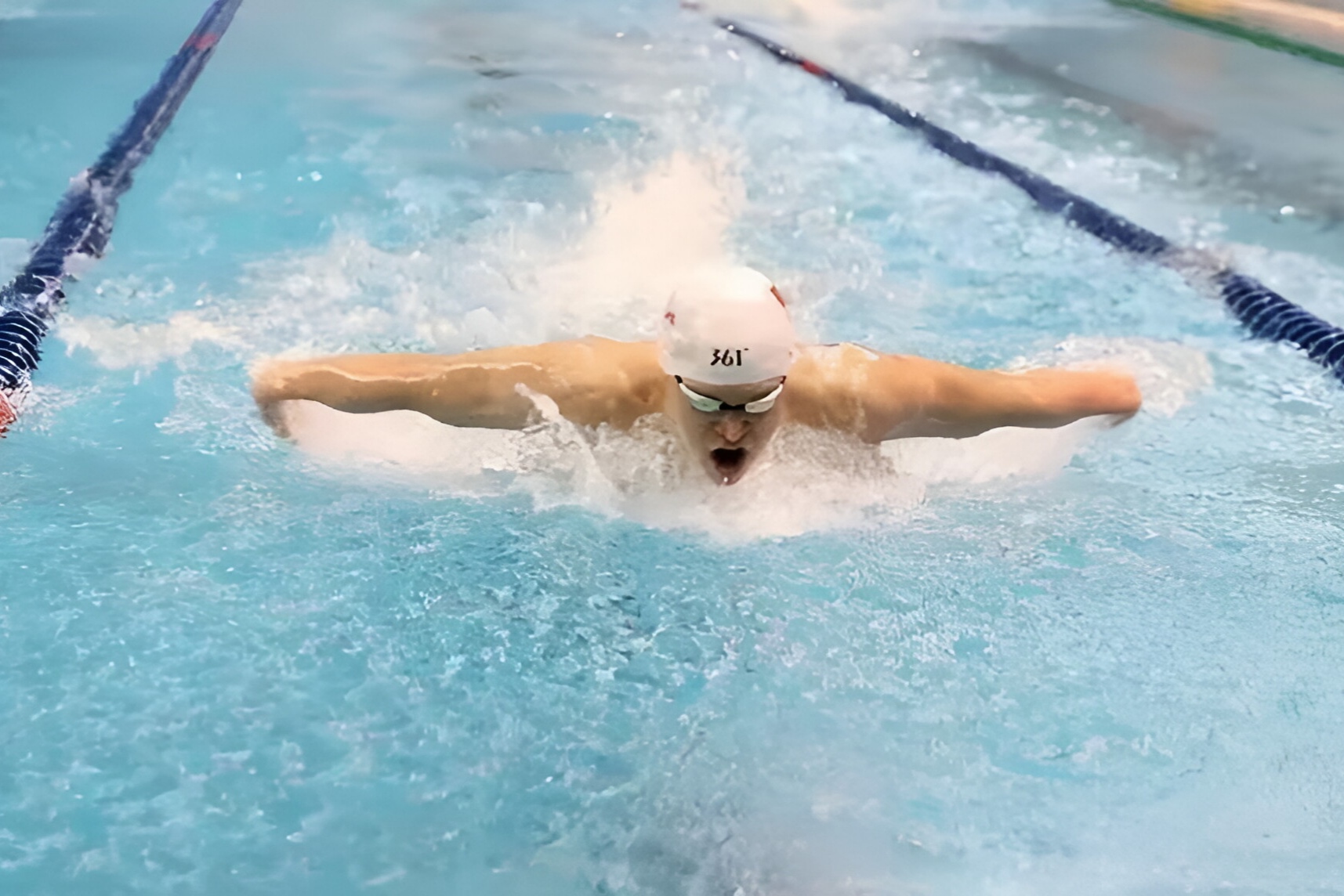 世界赛舞台，游泳代表国家出征荣耀