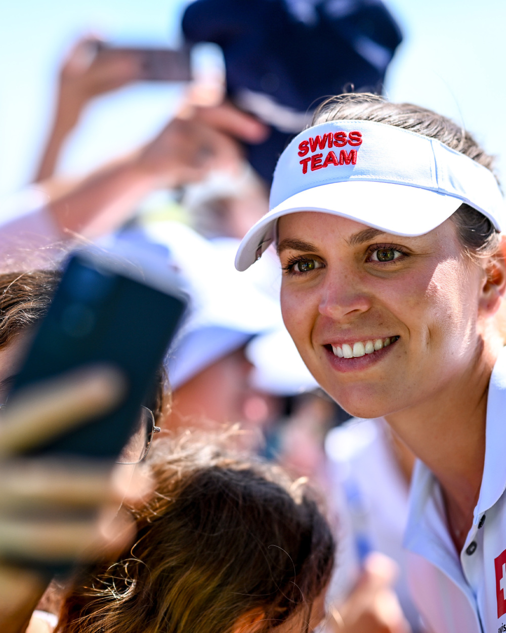 高尔夫选手刷新世界纪录，震撼全场的简单介绍