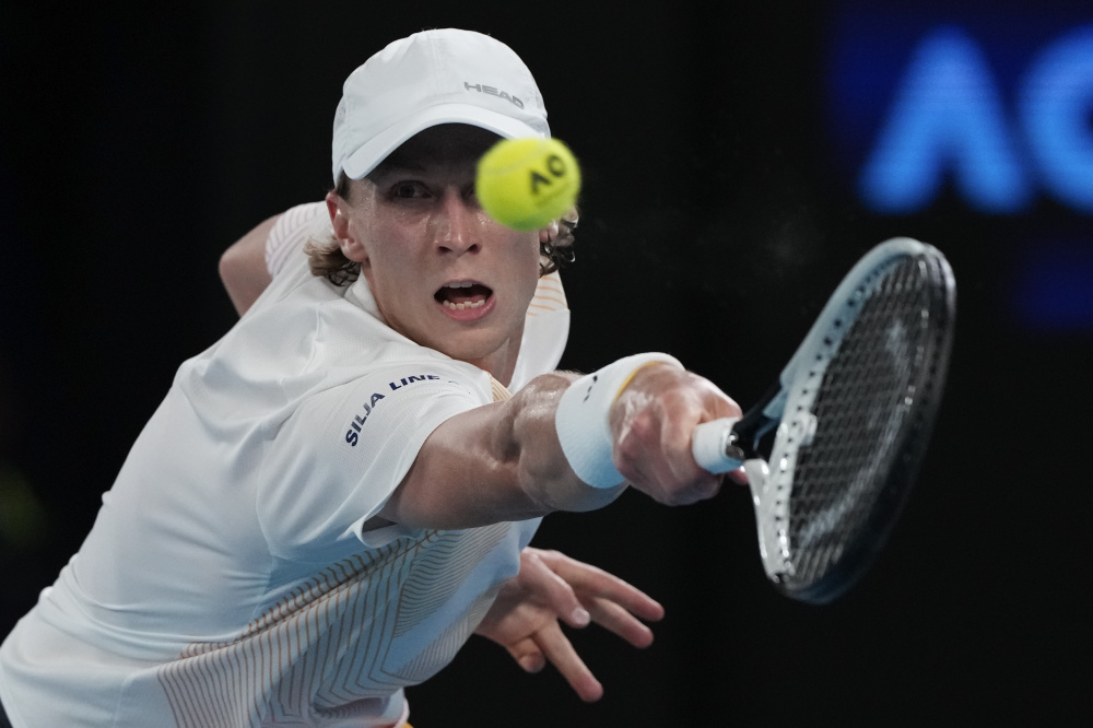 法网鏖战澳网,梅德韦杰夫关键制胜 法网鏖战澳网,梅德韦杰夫关键制胜