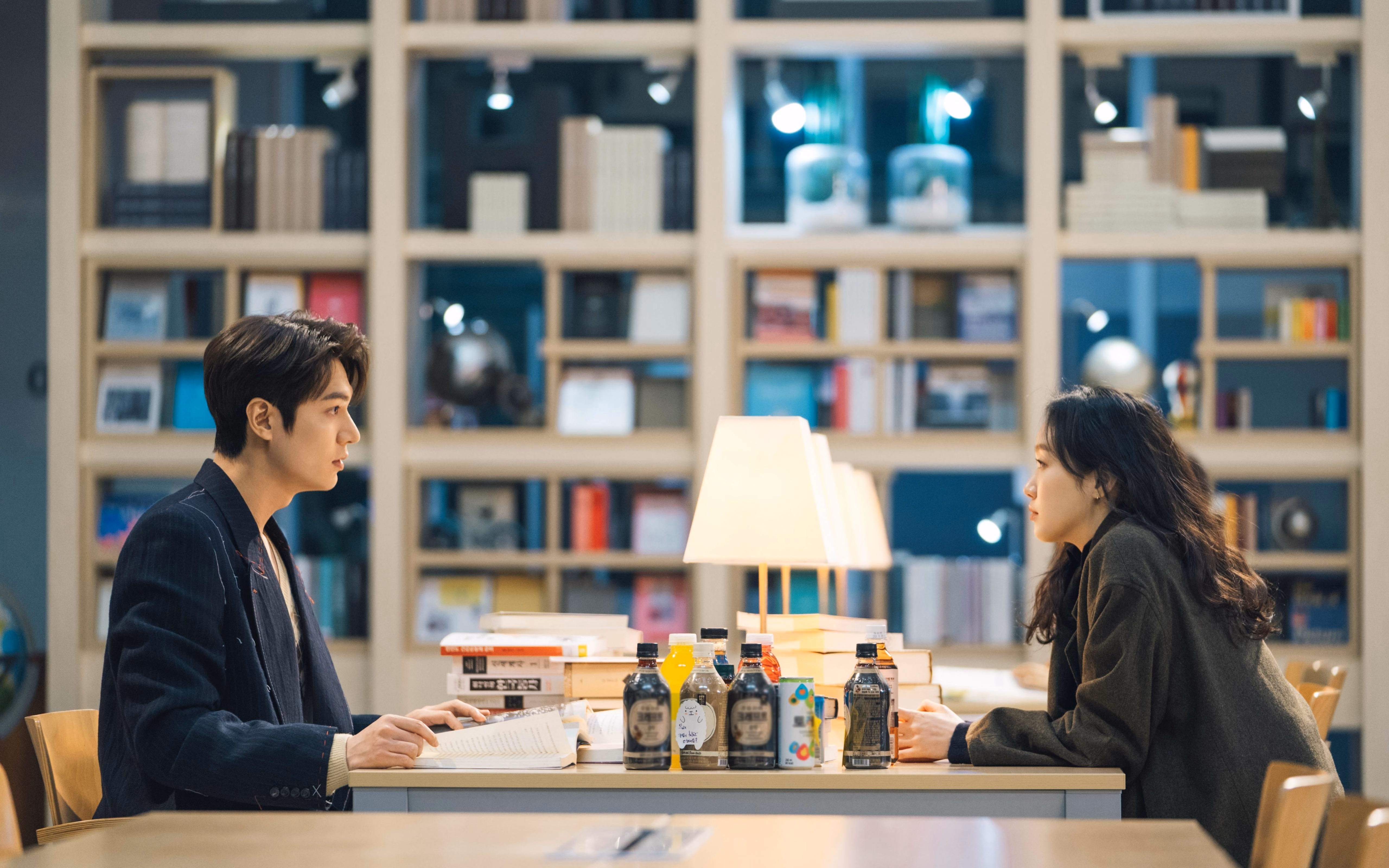 拉斯维加斯之夜，当赛车线的风掠过德罗赞的指尖